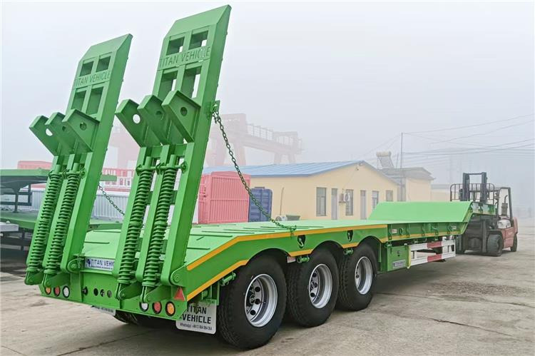 TITAN 80 Ton Equal Width Low Bed Truck Trailer for Sale In Ghana - Low loader semi-trailer: picture 2 TITAN 80 Ton Equal Width Low Bed Truck Trailer for Sale In Ghana - Low loader semi-trailer: picture 2