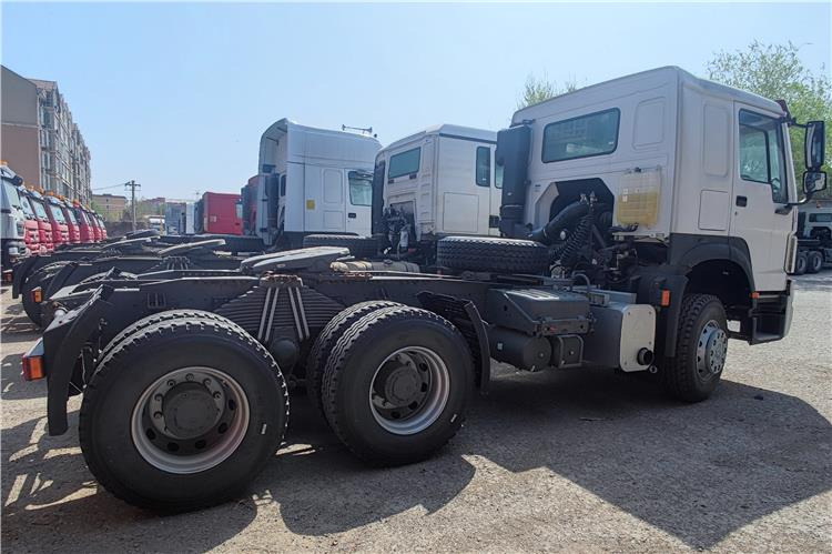 SINOTRUK Howo 400hp Truck Tractor Price with Weichai Engine In Guinea - Tractor unit: picture 3 SINOTRUK Howo 400hp Truck Tractor Price with Weichai Engine In Guinea - Tractor unit: picture 3