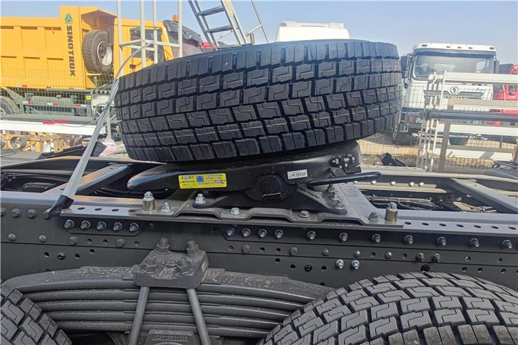 SINOTRUK Howo 6x4 Truck Price 380 HP Tractor Head for Sale In Zambia - Tractor unit: picture 5 SINOTRUK Howo 6x4 Truck Price 380 HP Tractor Head for Sale In Zambia - Tractor unit: picture 5