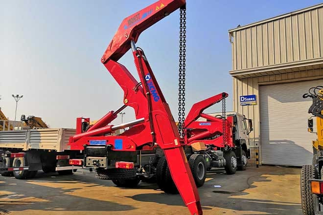 XCMG XCMG Side Loader Truck Container for Sale in Barbados - Container transporter/ Swap body truck: picture 4 XCMG XCMG Side Loader Truck Container for Sale in Barbados - Container transporter/ Swap body truck: picture 4