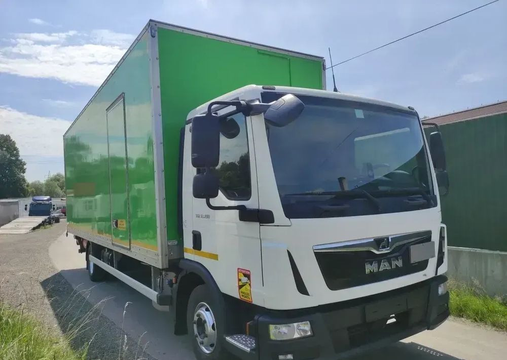 MAN TGL 12.190 kontener , winda - Box truck: picture 1 MAN TGL 12.190 kontener , winda - Box truck: picture 1