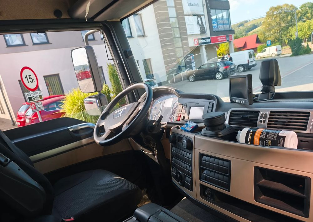 MAN TGL 12.250 kontener 6,2 , winda - Box truck: picture 4 MAN TGL 12.250 kontener 6,2 , winda - Box truck: picture 4