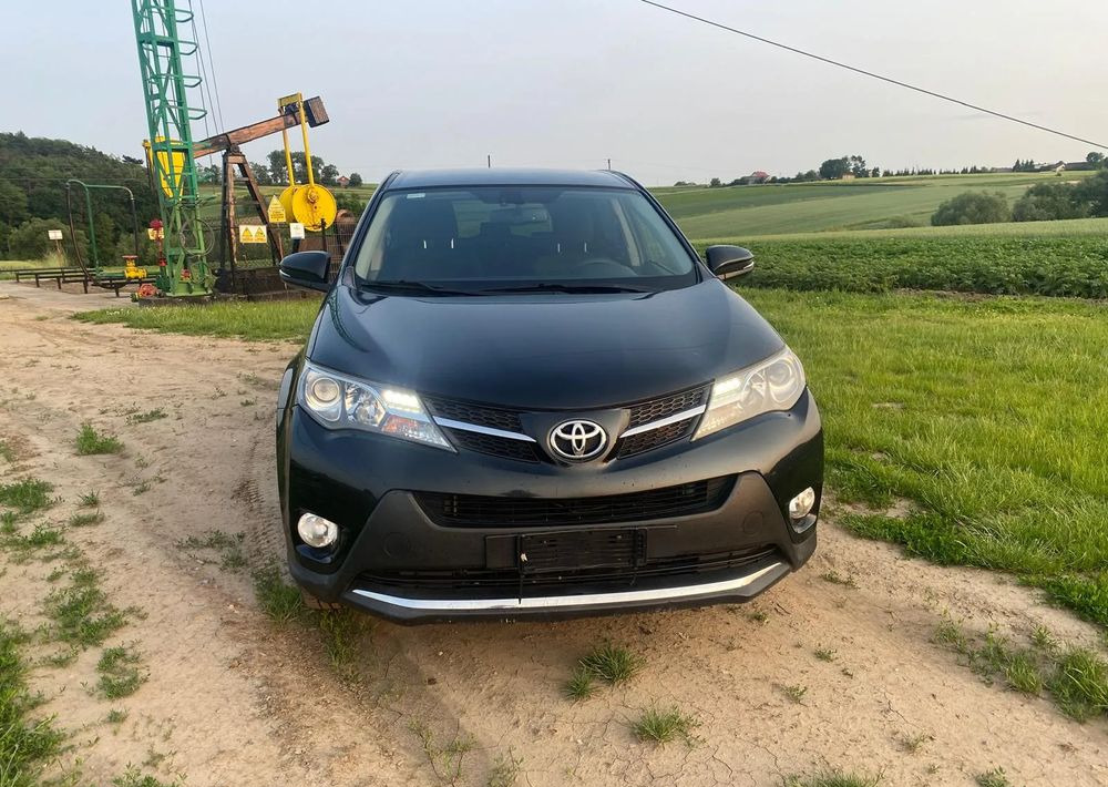 SUV Toyota RAV4 2.0 D-4D 4x4: picture 11
