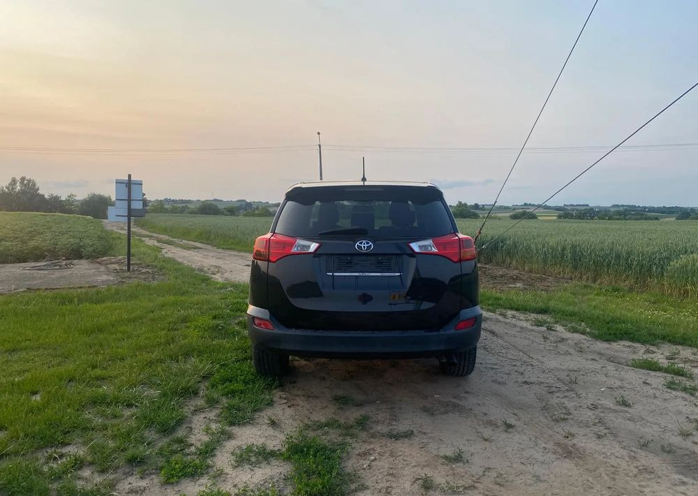 SUV Toyota RAV4 2.0 D-4D 4x4: picture 12