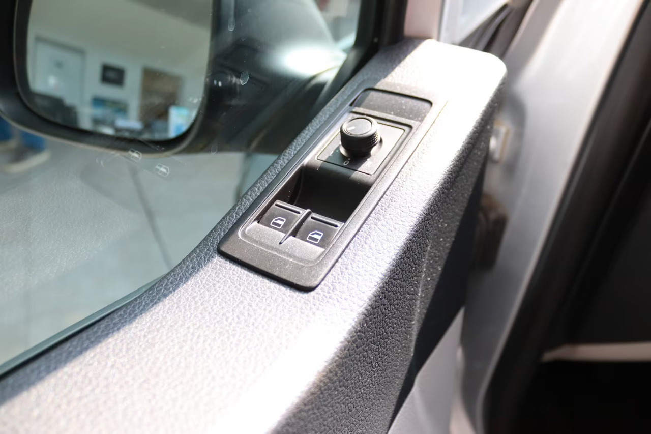 Panel van VOLKSWAGEN T6 Werkstatteinrichtung Jungheinrich: picture 11 Panel van VOLKSWAGEN T6 Werkstatteinrichtung Jungheinrich: picture 11