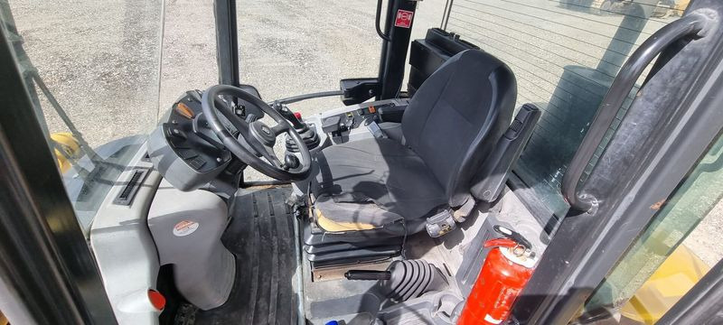 Wheel loader CATERPILLAR 908H: picture 6