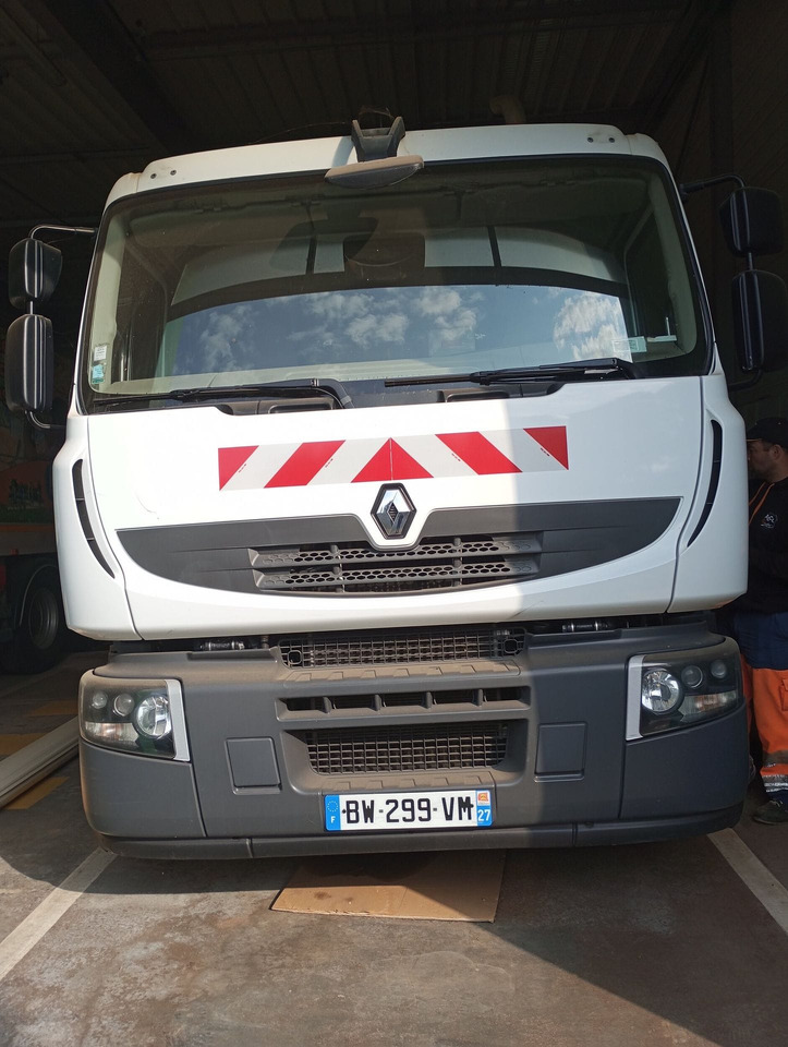 BOM de marque Renault 310 DXI - benne SEMAT bi compartiment - boite de vitesse récente de 5000 km - 2 pneus neufs - dernier passage aux mines en septembre 2023 - arrêt de circulation octobre 2023 - ba - Garbage truck: picture 1 BOM de marque Renault 310 DXI - benne SEMAT bi compartiment - boite de vitesse récente de 5000 km - 2 pneus neufs - dernier passage aux mines en septembre 2023 - arrêt de circulation octobre 2023 - ba - Garbage truck: picture 1