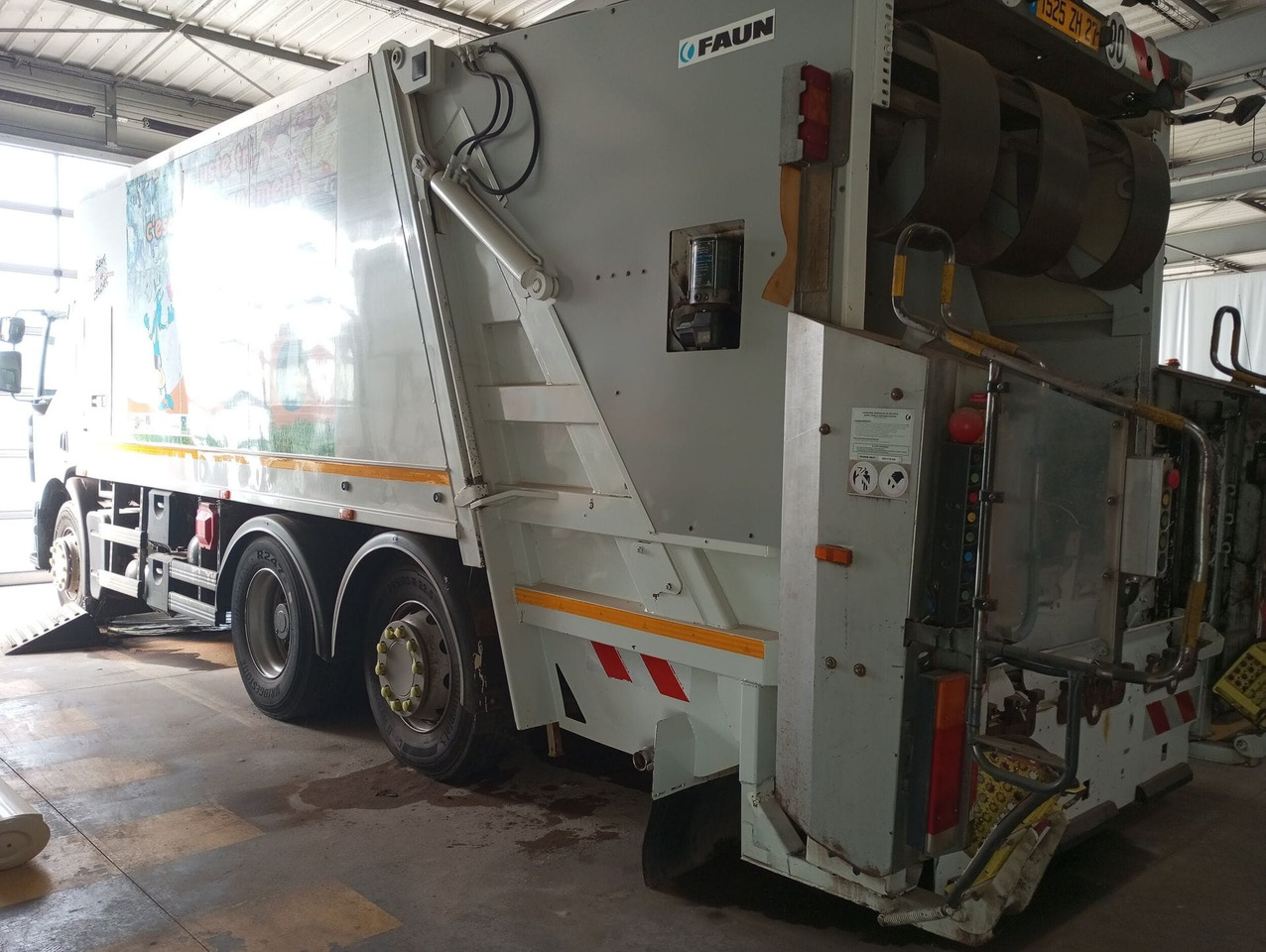 BOM de marque Renault 320 DXI- Benne FAUN Turbo changée en août 2023 - fuite hydraulique avant passage aux mines - arrêt de circulation octobre 2023 - batterie HS - état correct - factures disponibles - Garbage truck: picture 3 BOM de marque Renault 320 DXI- Benne FAUN Turbo changée en août 2023 - fuite hydraulique avant passage aux mines - arrêt de circulation octobre 2023 - batterie HS - état correct - factures disponibles - Garbage truck: picture 3