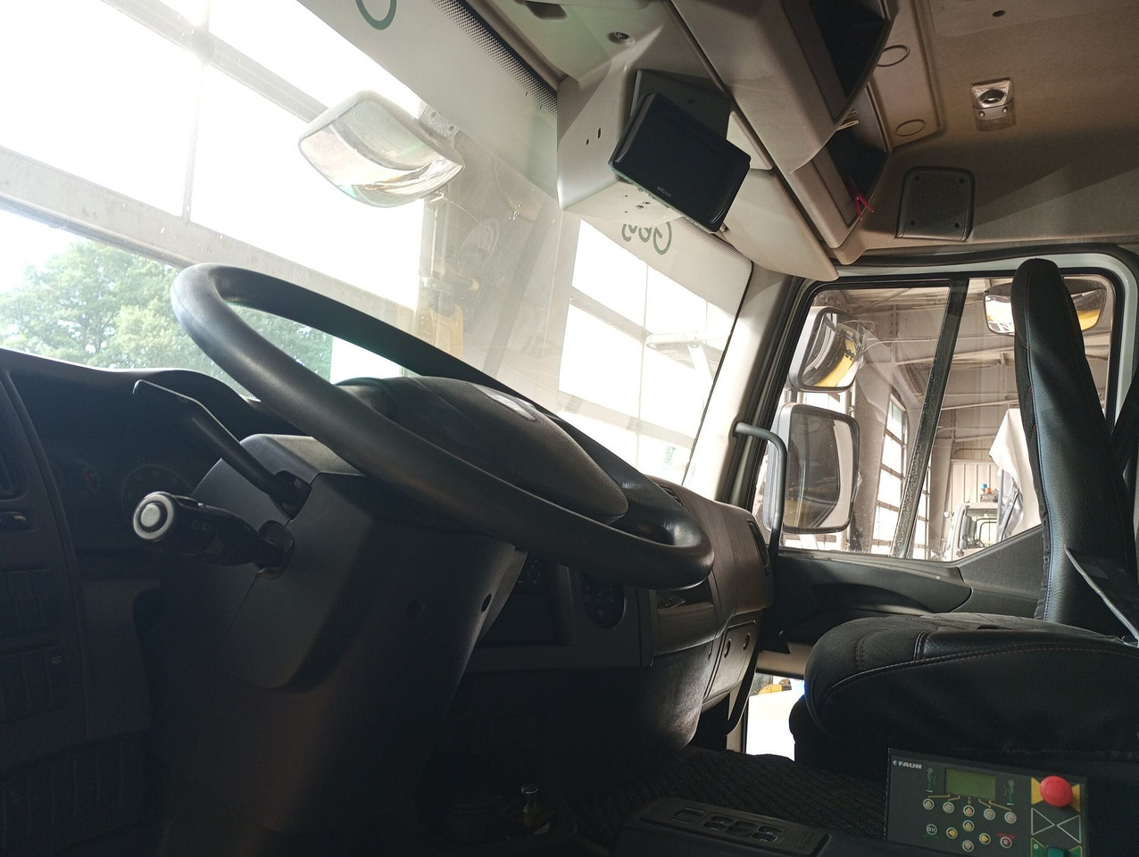 BOM de marque Renault 320 DXI- Benne FAUN Turbo changée en août 2023 - fuite hydraulique avant passage aux mines - arrêt de circulation octobre 2023 - batterie HS - état correct - factures disponibles - Garbage truck: picture 4 BOM de marque Renault 320 DXI- Benne FAUN Turbo changée en août 2023 - fuite hydraulique avant passage aux mines - arrêt de circulation octobre 2023 - batterie HS - état correct - factures disponibles - Garbage truck: picture 4