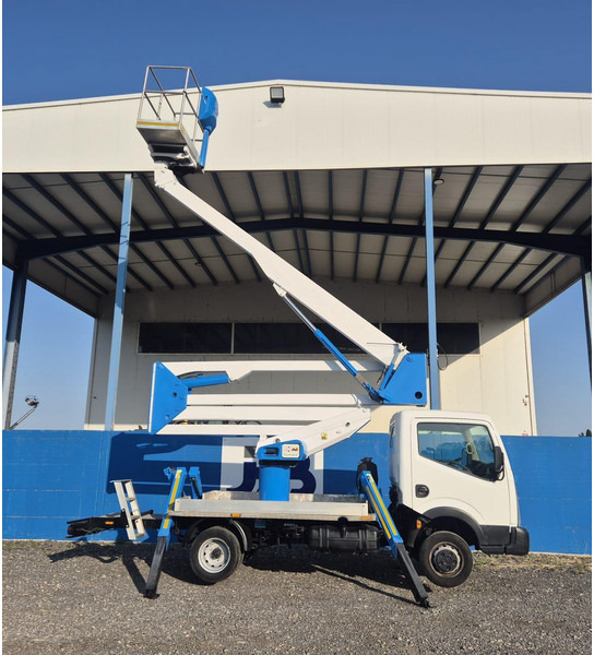 Usado SOCAGE DA320 sobre NISSAN CABSTAR 35.12 - Aerial platform: picture 3 Usado SOCAGE DA320 sobre NISSAN CABSTAR 35.12 - Aerial platform: picture 3
