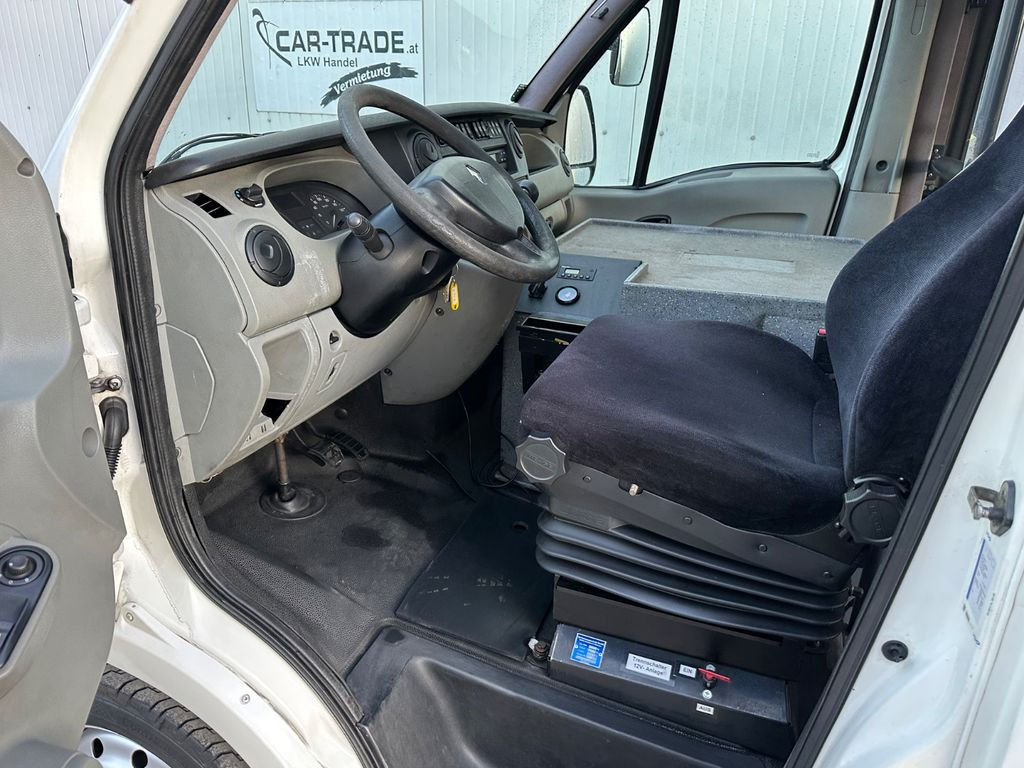 Interior photo 1: Leasing of Renault Master Citybus  16 Luftfederung Webasto 2x Klima Renault Master Citybus  16 Luftfederung Webasto 2x Klima Renault Master Citybus  16 Luftfederung Webasto 2x Klima Renault Master Citybus  16 Luftfederung Webasto 2x Klima