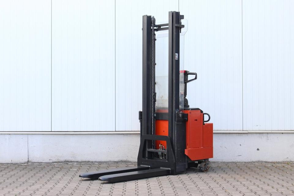 ★ Hochhubwagen BT LSV1250 elektro Hubwagen mit 3,4 m Hubhöhe - Stacker: picture 2 ★ Hochhubwagen BT LSV1250 elektro Hubwagen mit 3,4 m Hubhöhe - Stacker: picture 2