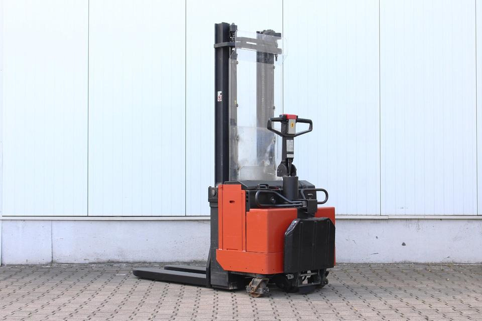 ★ Hochhubwagen BT LSV1250 elektro Hubwagen mit 3,4 m Hubhöhe - Stacker: picture 1 ★ Hochhubwagen BT LSV1250 elektro Hubwagen mit 3,4 m Hubhöhe - Stacker: picture 1