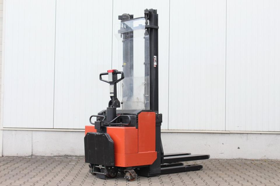 ★ Hochhubwagen BT LSV1250 elektro Hubwagen mit 3,4 m Hubhöhe - Stacker: picture 3 ★ Hochhubwagen BT LSV1250 elektro Hubwagen mit 3,4 m Hubhöhe - Stacker: picture 3