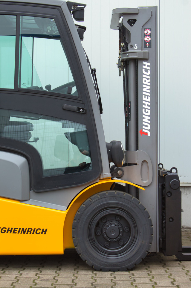 Diesel forklift JUNGHEINRICH DFG425 - Waage - Rückfahrkamera - UVV: picture 9 Diesel forklift JUNGHEINRICH DFG425 - Waage - Rückfahrkamera - UVV: picture 9
