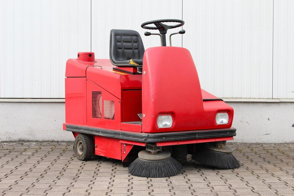 RCM R703 E/1 elektro Aufsitz- Kehrsaugmaschine Kehrmaschine - Industrial sweeper: picture 3 RCM R703 E/1 elektro Aufsitz- Kehrsaugmaschine Kehrmaschine - Industrial sweeper: picture 3