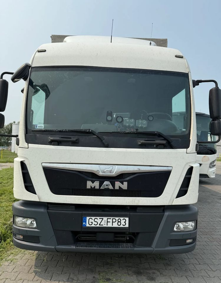 MAN TGL - Curtainsider truck: picture 2 MAN TGL - Curtainsider truck: picture 2