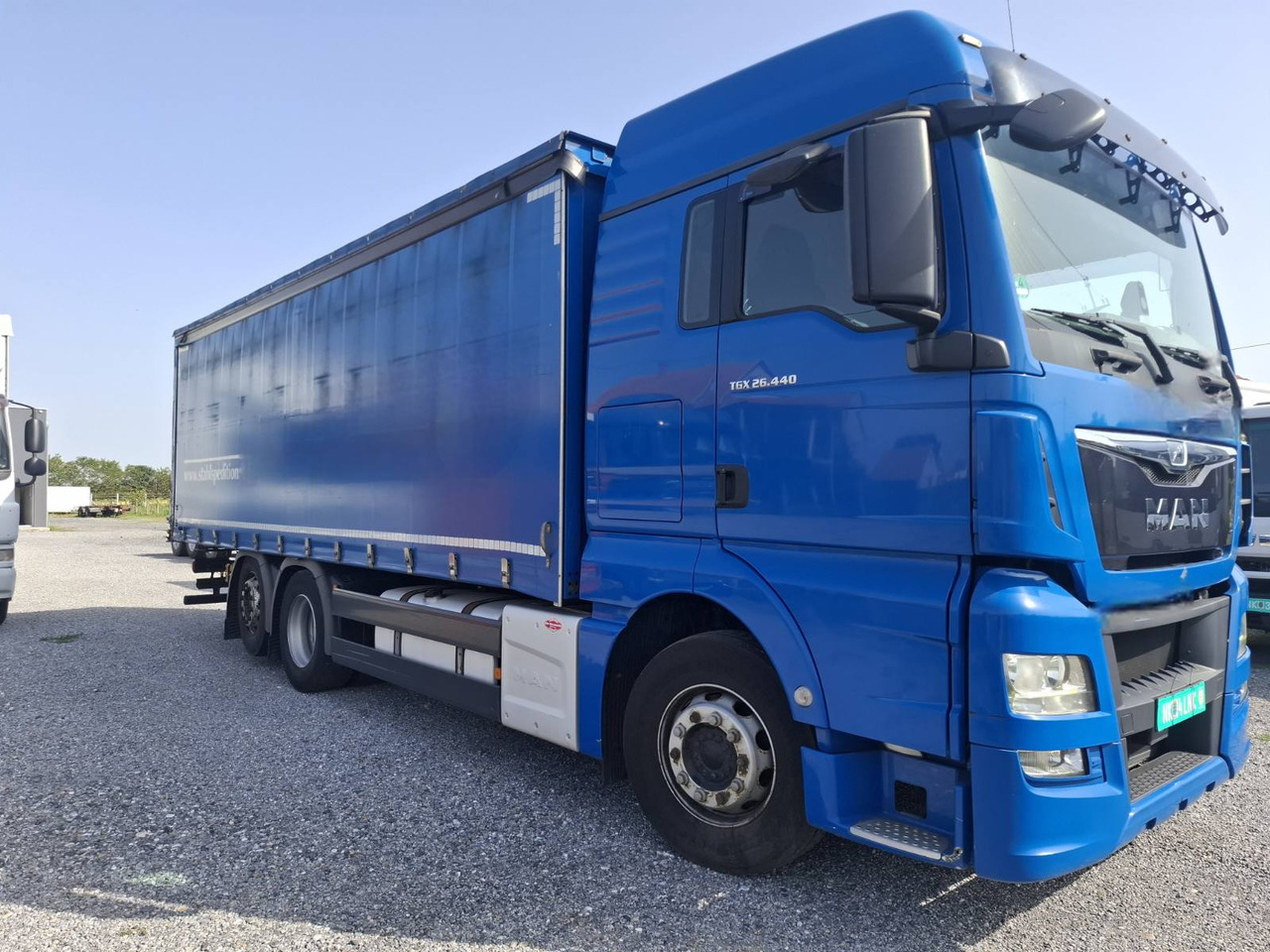 MAN TGX 26.440 E6 - Curtainsider truck: picture 1 MAN TGX 26.440 E6 - Curtainsider truck: picture 1