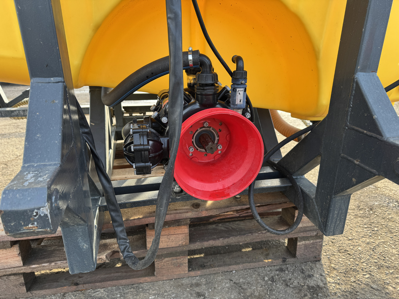 AKP 1200 - 2011 ROK - 12 M - Tractor mounted sprayer: picture 5 AKP 1200 - 2011 ROK - 12 M - Tractor mounted sprayer: picture 5