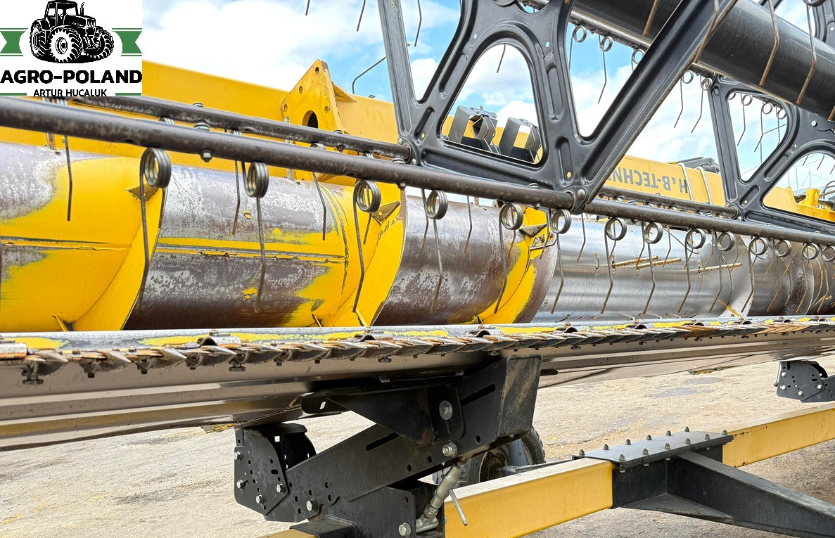 NEW HOLLAND CX 6080 - 2114/2777 h - 2014 ROK + VARIFEED 6,09 M - Combine harvester: picture 4 NEW HOLLAND CX 6080 - 2114/2777 h - 2014 ROK + VARIFEED 6,09 M - Combine harvester: picture 4