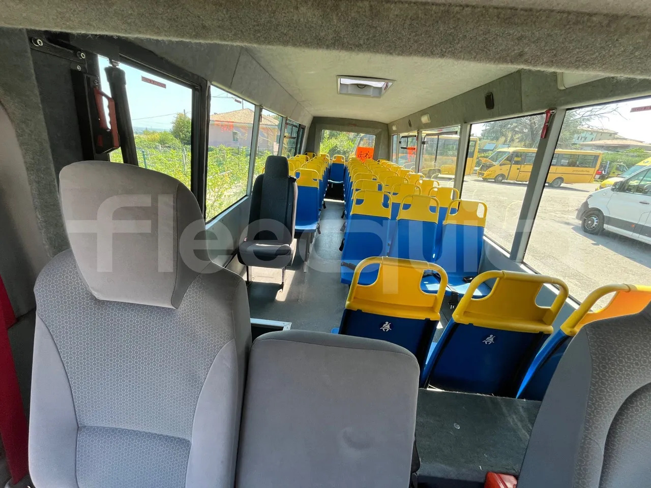 School bus Isuzu P65: picture 14