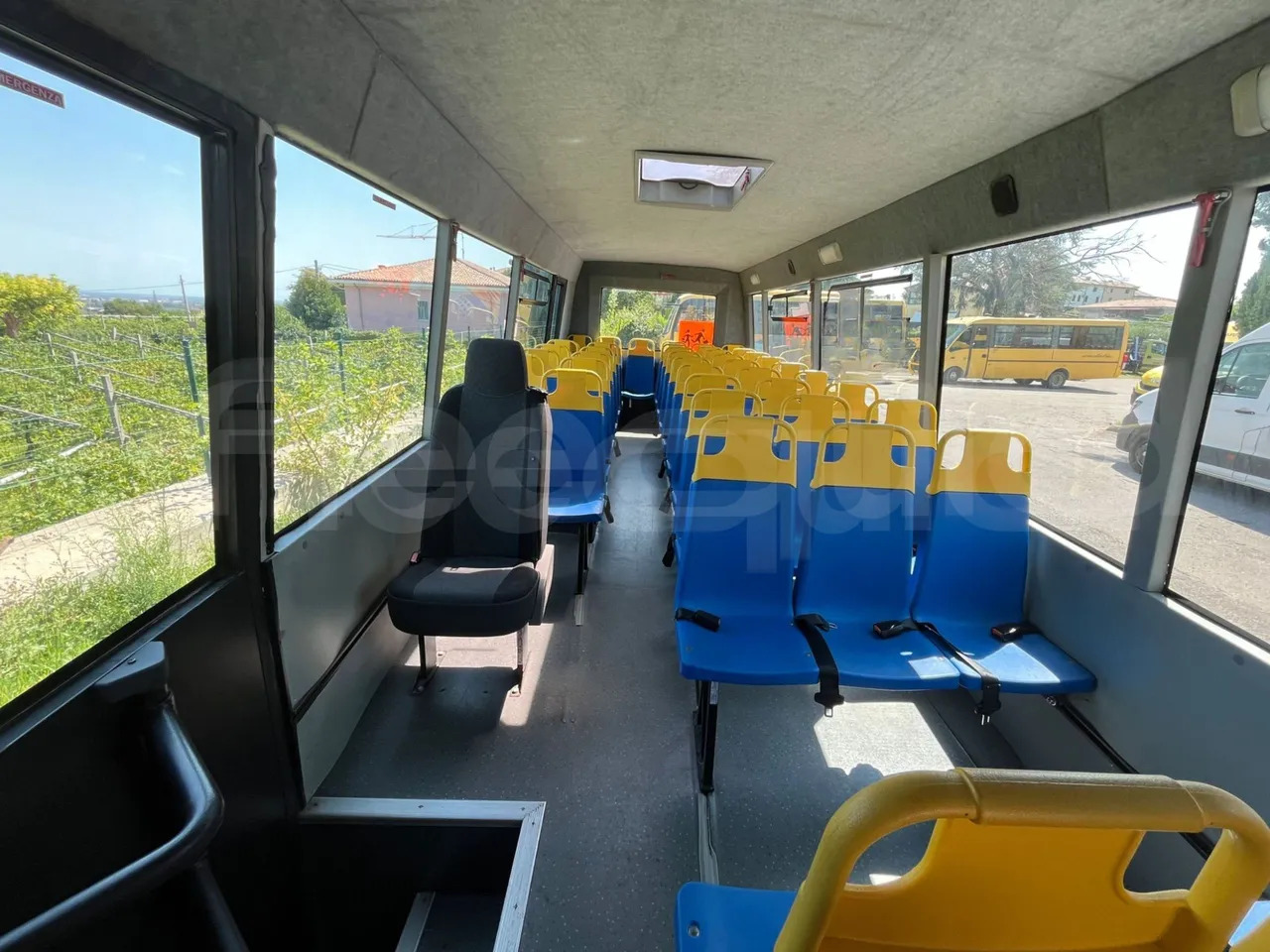 School bus Isuzu P65: picture 19