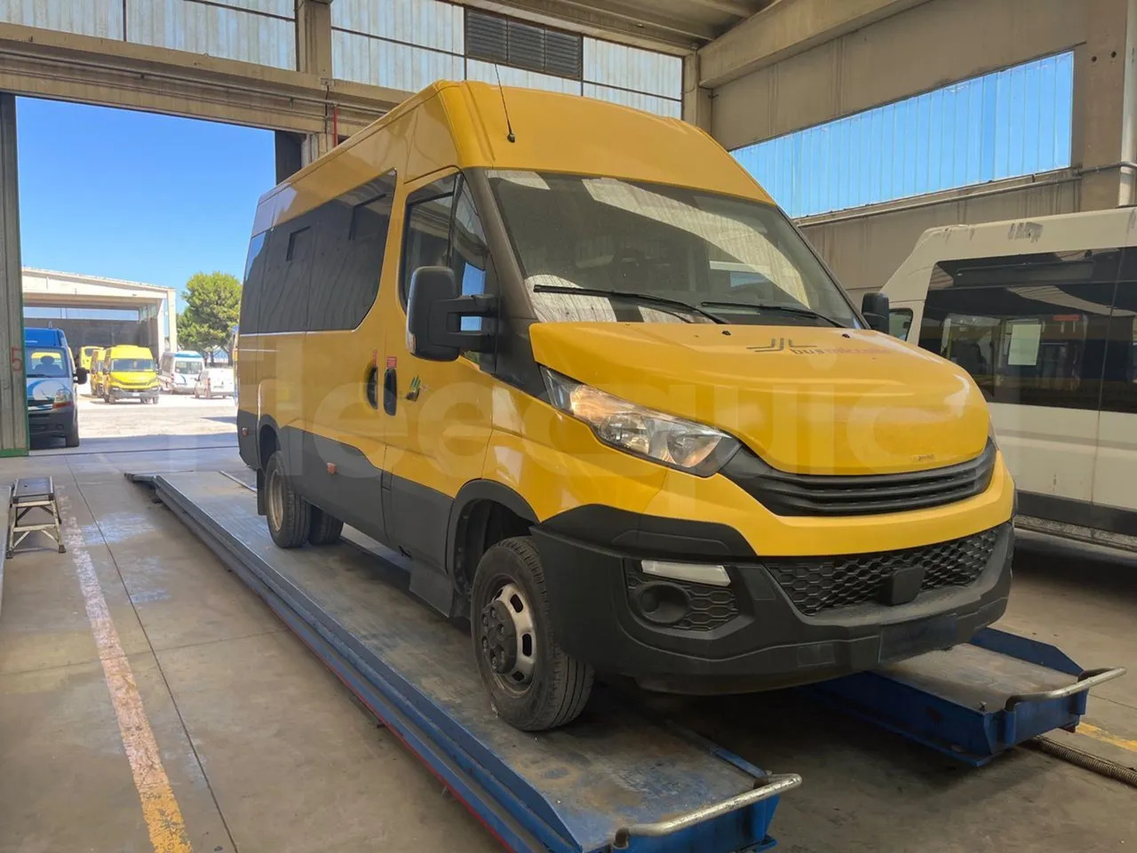 Iveco Daily - School bus: picture 1 Iveco Daily - School bus: picture 1