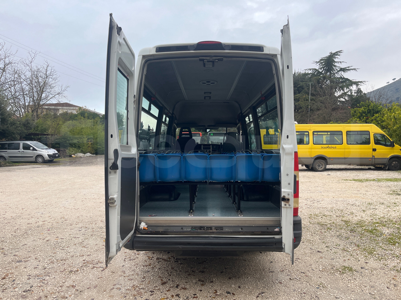 School bus Iveco Daily: picture 16