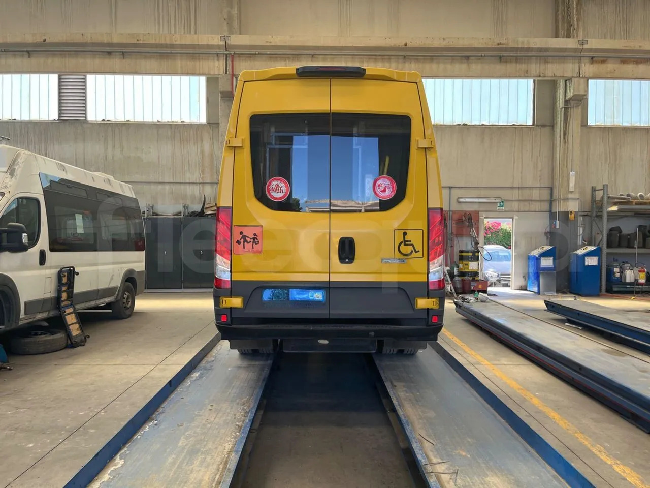 Iveco Daily - School bus: picture 5 Iveco Daily - School bus: picture 5