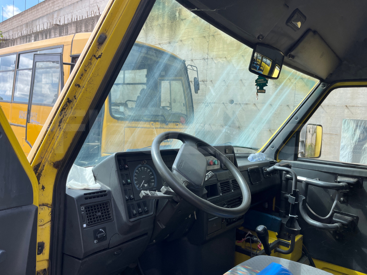 Iveco Turbo Daily - School bus: picture 5 Iveco Turbo Daily - School bus: picture 5