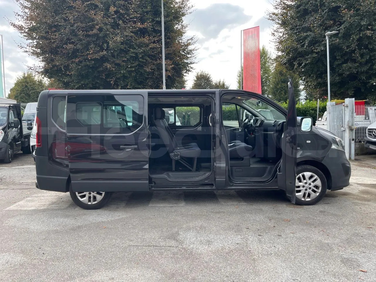 Suburban bus Opel Vivaro - B: picture 14 Suburban bus Opel Vivaro - B: picture 14