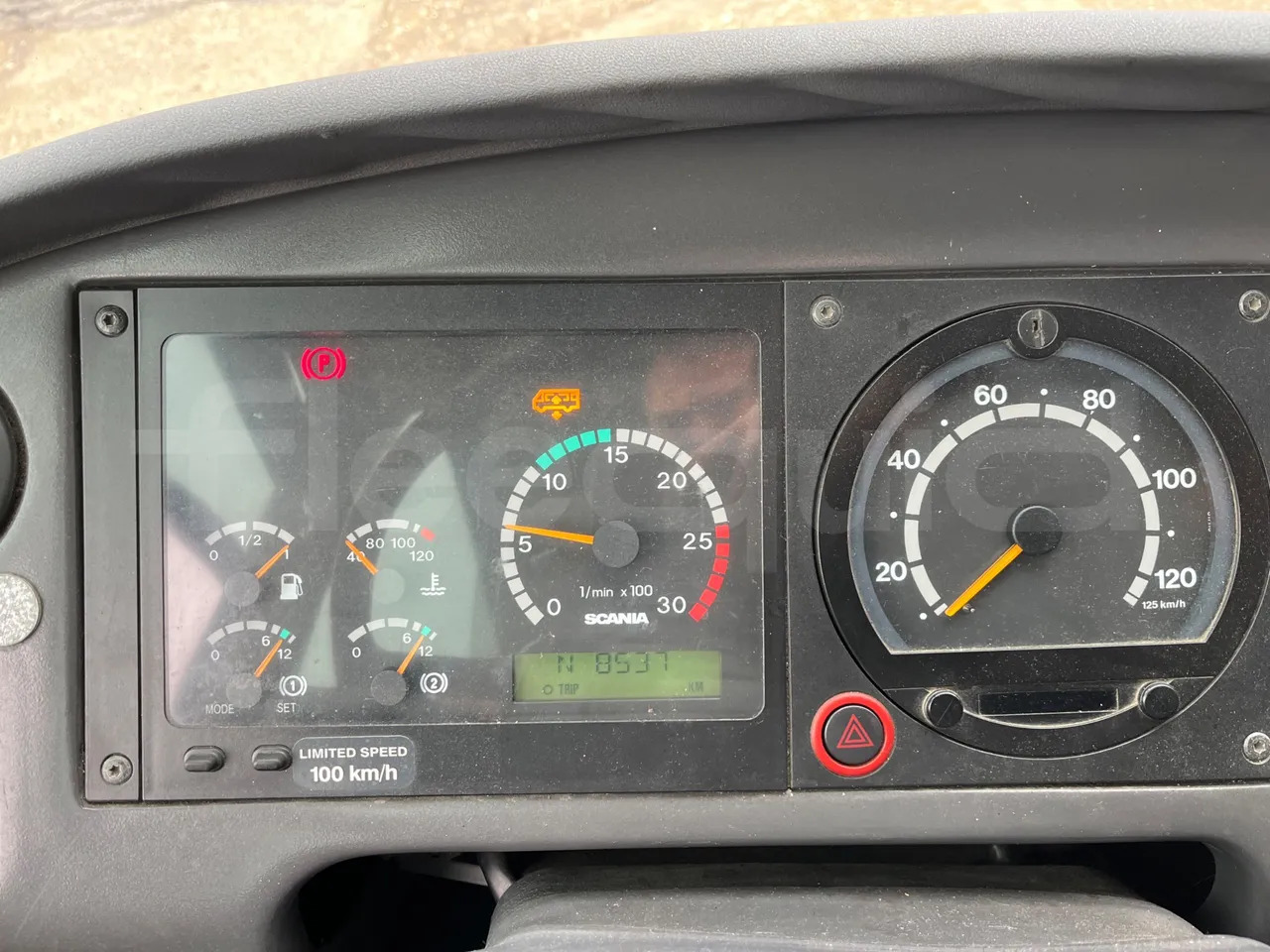 Scania 114B4X2 - Coach: picture 3 Scania 114B4X2 - Coach: picture 3