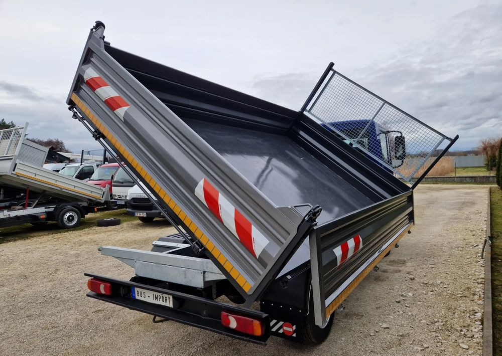 Nissan Atleon 3.0 - Tipper van: picture 5 Nissan Atleon 3.0 - Tipper van: picture 5