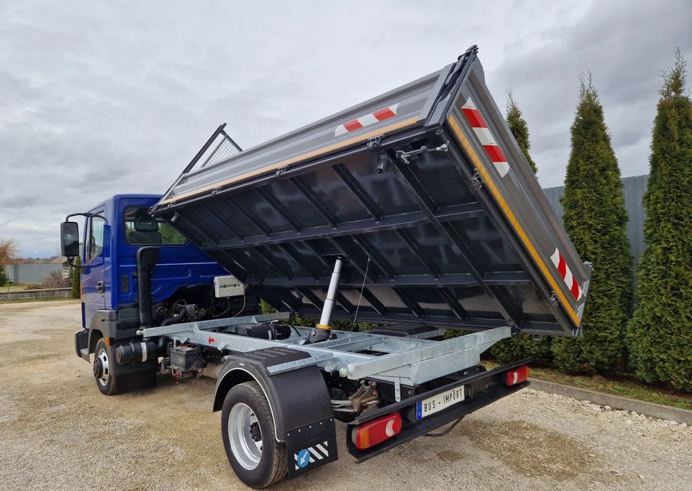 Nissan Atleon 3.0 - Tipper van: picture 4 Nissan Atleon 3.0 - Tipper van: picture 4