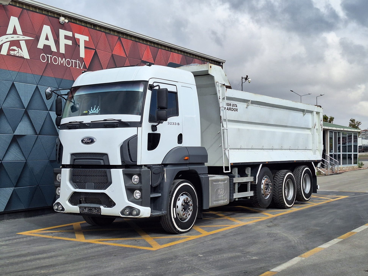 FORD 3233 S - Tipper: picture 1 FORD 3233 S - Tipper: picture 1