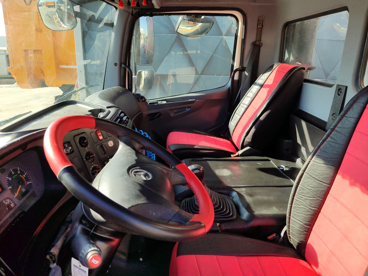 Concrete mixer truck MERCEDES-BENZ AXOR 3028: picture 13 Concrete mixer truck MERCEDES-BENZ AXOR 3028: picture 13