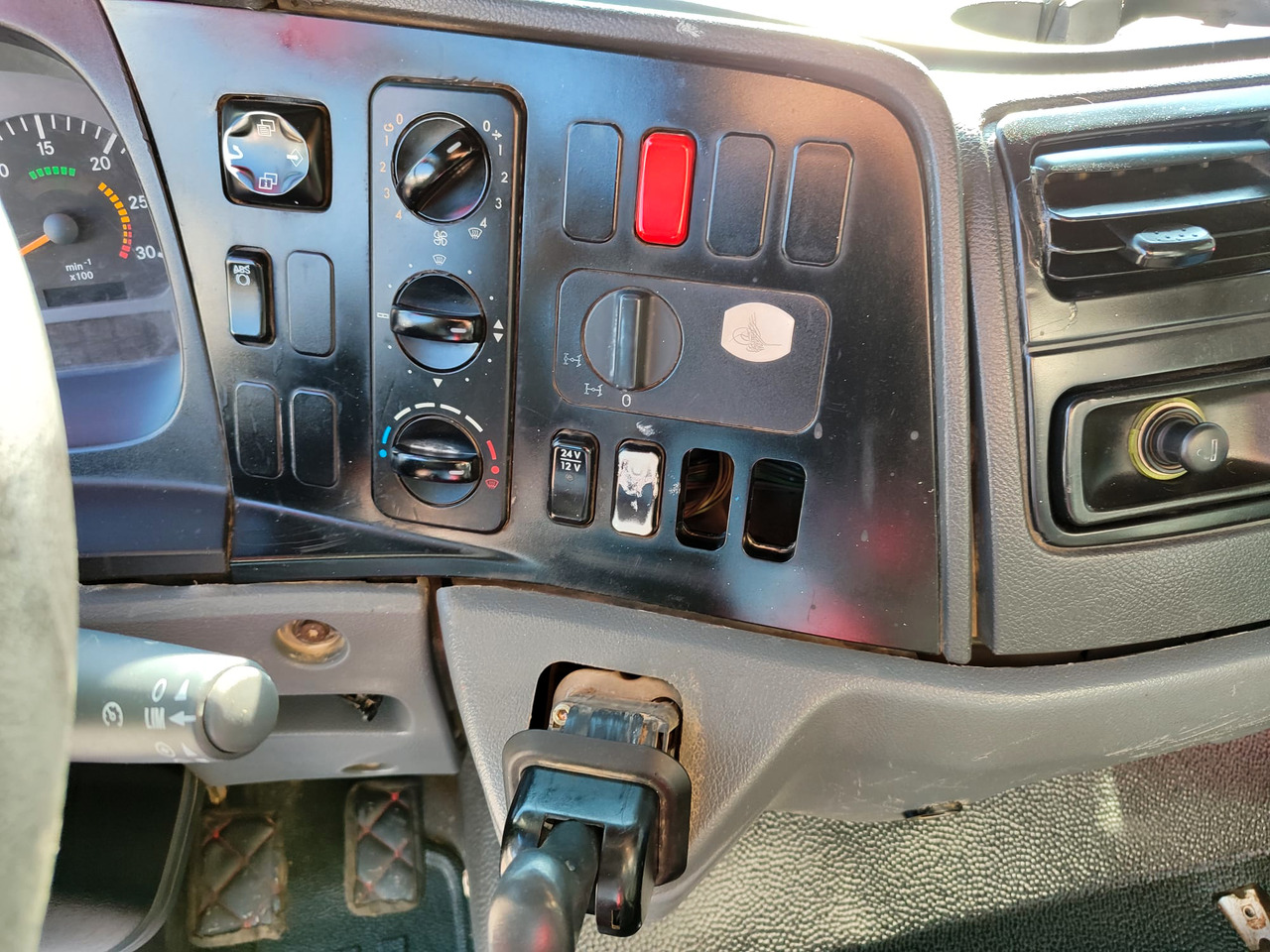 Concrete mixer truck MERCEDES-BENZ AXOR 3028: picture 10 Concrete mixer truck MERCEDES-BENZ AXOR 3028: picture 10