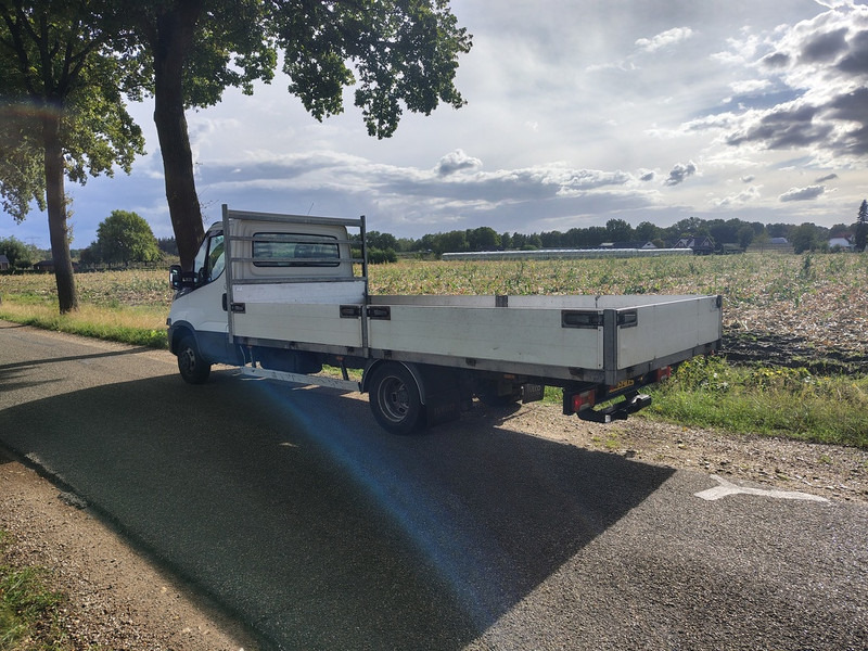 Iveco Daily 35C180 - Flatbed van: picture 4 Iveco Daily 35C180 - Flatbed van: picture 4