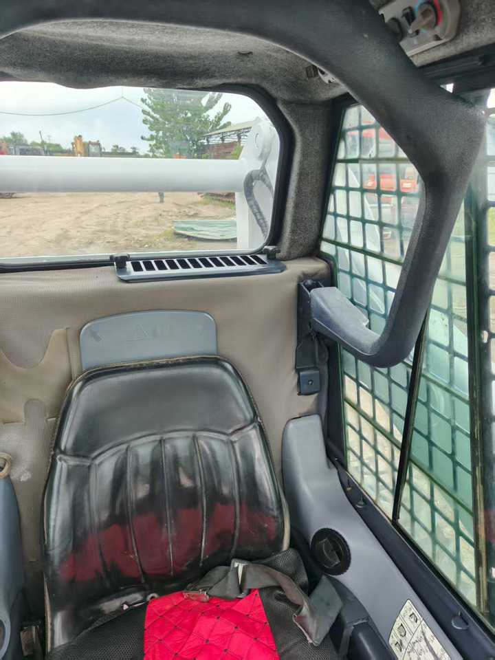 BOBCAT skid steer loader S300 Mining/Agriculture/Urban Construction - Skid steer loader: picture 5 BOBCAT skid steer loader S300 Mining/Agriculture/Urban Construction - Skid steer loader: picture 5