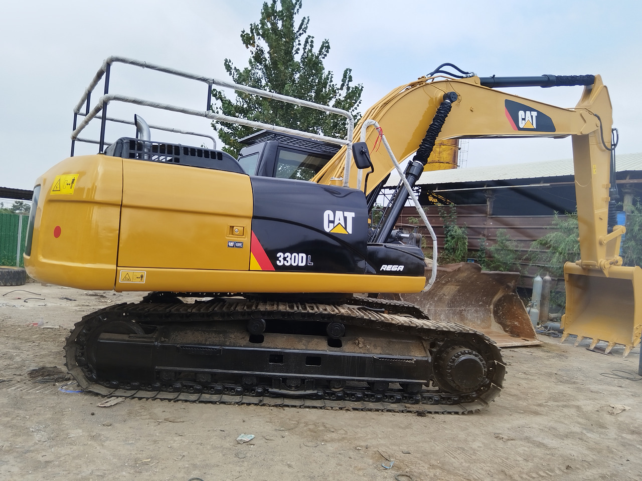 CATERPILLAR 330DL - Crawler excavator: picture 1 CATERPILLAR 330DL - Crawler excavator: picture 1