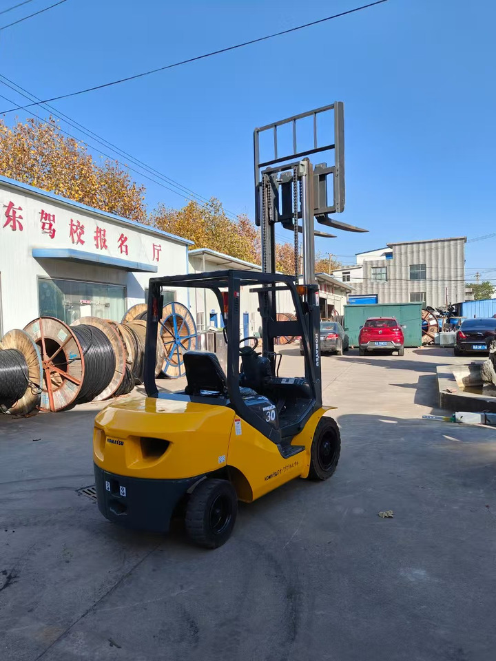 KOMATSU FD30T japan brand used 3 ton forklift Komatsu diesel forklift - Diesel forklift: picture 5 KOMATSU FD30T japan brand used 3 ton forklift Komatsu diesel forklift - Diesel forklift: picture 5