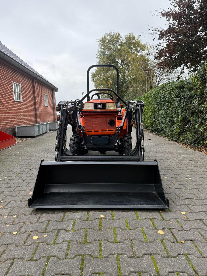 Compact tractor Kleintraktor Kubota B1-17 mit Frontlader ab 125 € pro Monat.: picture 6