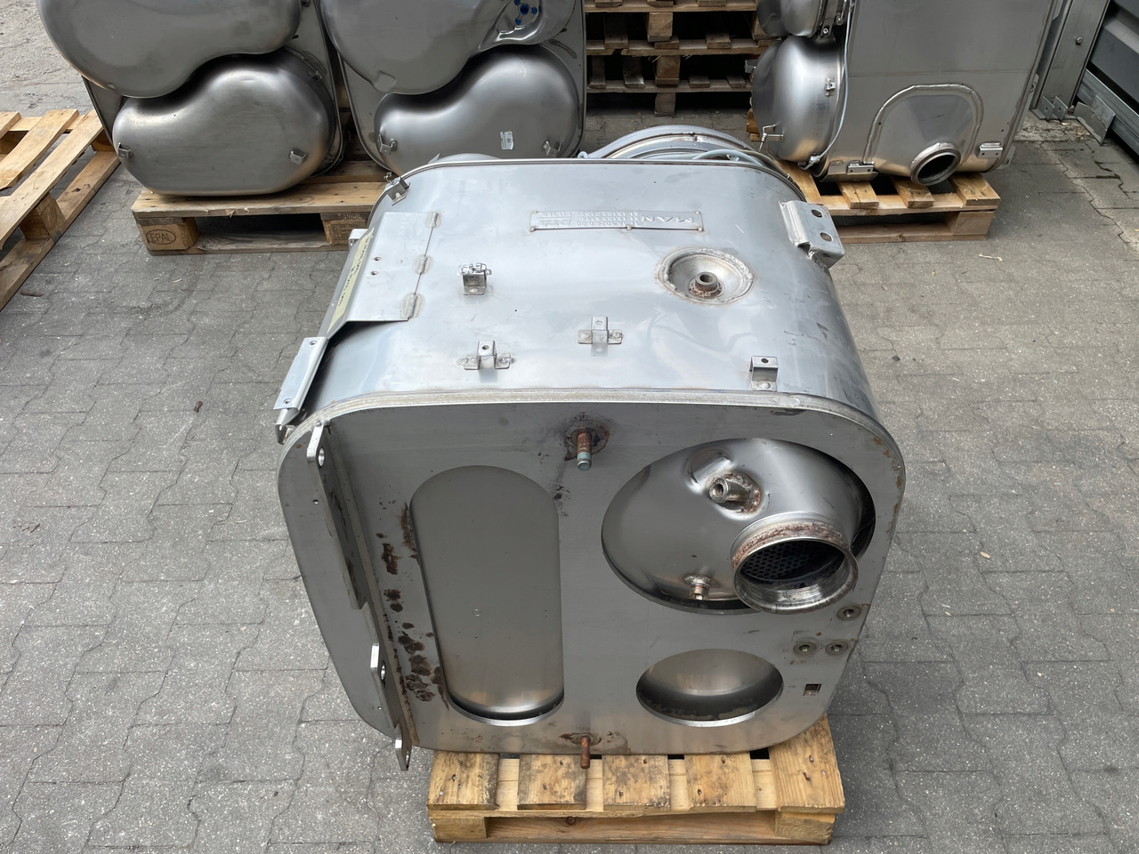 KATALIZATOR MAN TGX TGS EURO 6 DPF TŁUMIK WYDECH 81151036114 - Exhaust pipe for Truck: picture 5 KATALIZATOR MAN TGX TGS EURO 6 DPF TŁUMIK WYDECH 81151036114 - Exhaust pipe for Truck: picture 5