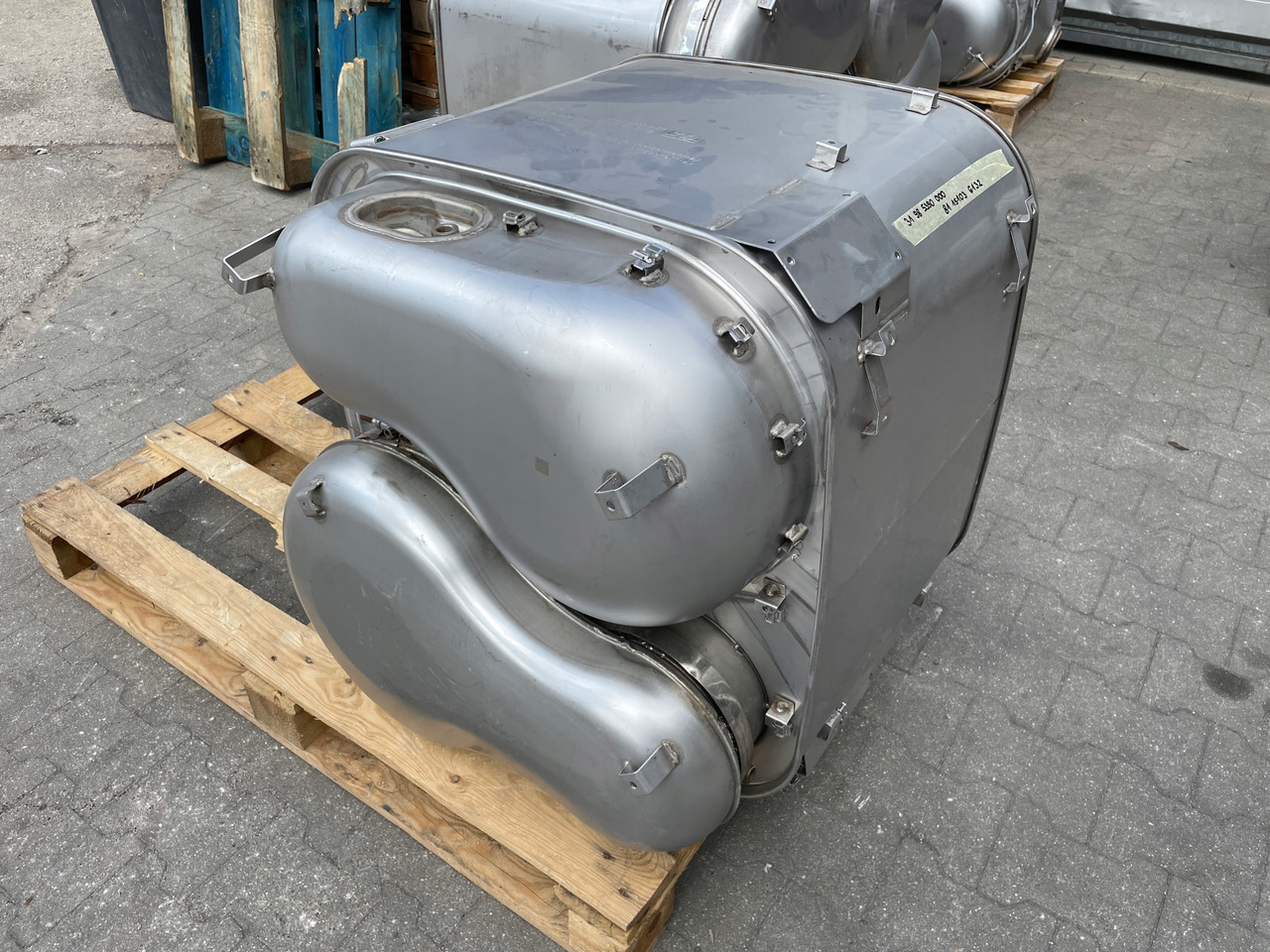 KATALIZATOR MAN TGX TGS EURO 6 DPF TŁUMIK WYDECH 81151036132 - Exhaust pipe for Truck: picture 1 KATALIZATOR MAN TGX TGS EURO 6 DPF TŁUMIK WYDECH 81151036132 - Exhaust pipe for Truck: picture 1