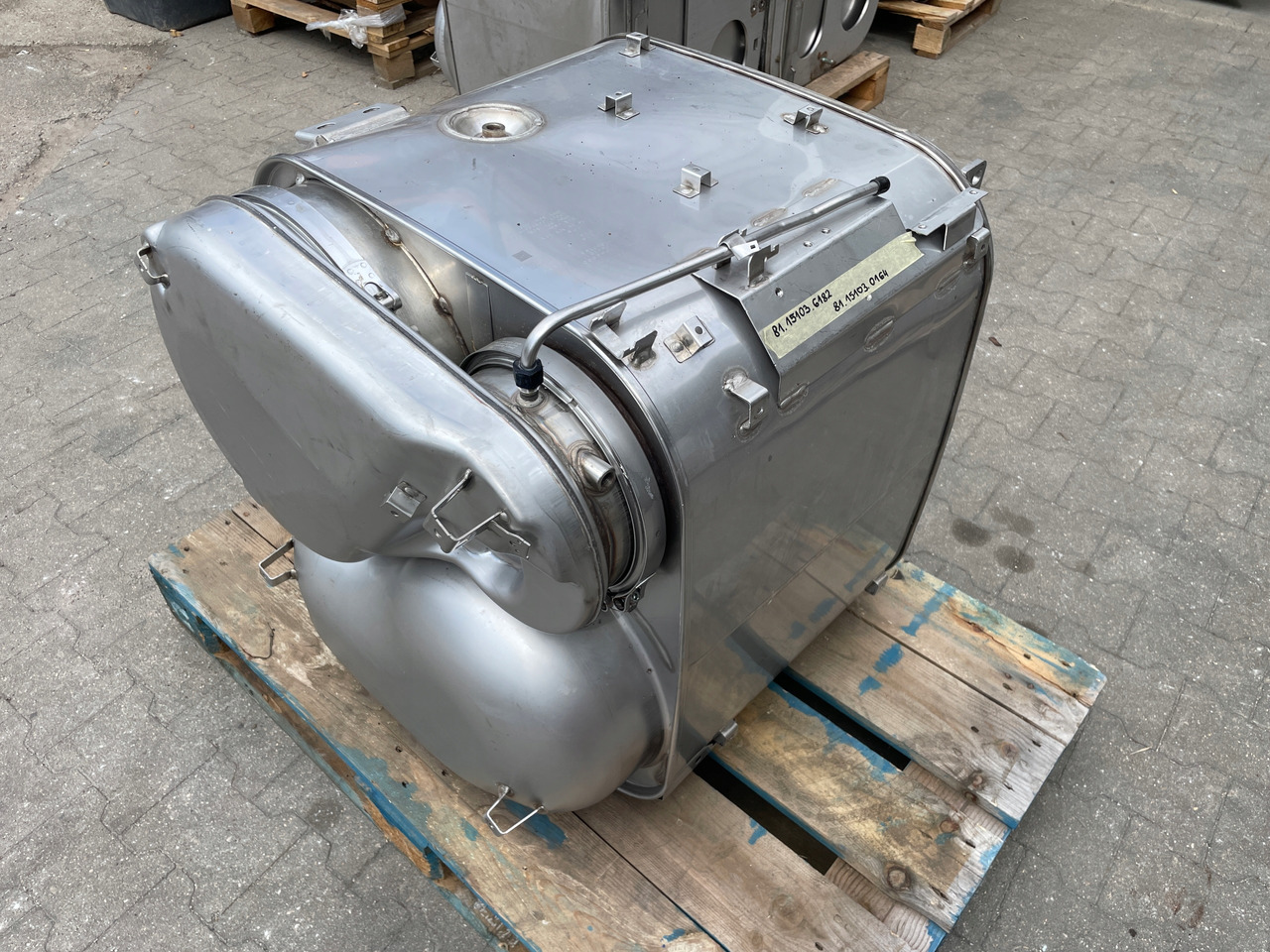 KATALIZATOR MAN TGX TGS EURO 6 DPF TŁUMIK WYDECH 81151036182 - Catalytic converter for Truck: picture 2 KATALIZATOR MAN TGX TGS EURO 6 DPF TŁUMIK WYDECH 81151036182 - Catalytic converter for Truck: picture 2