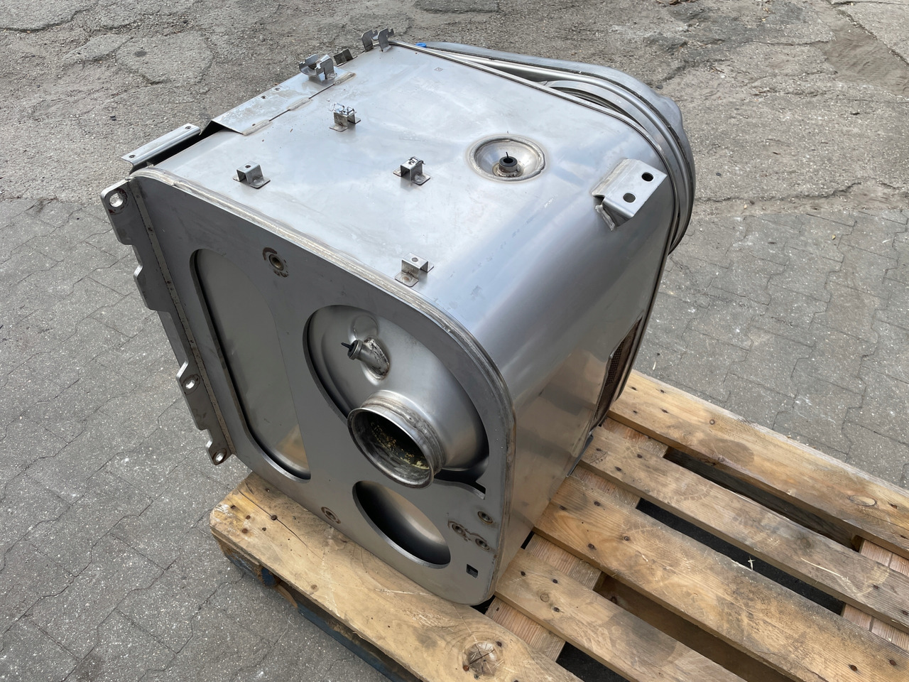 KATALIZATOR MAN TGX TGS EURO 6 DPF TŁUMIK WYDECH 81151036247 - Catalytic converter: picture 4 KATALIZATOR MAN TGX TGS EURO 6 DPF TŁUMIK WYDECH 81151036247 - Catalytic converter: picture 4