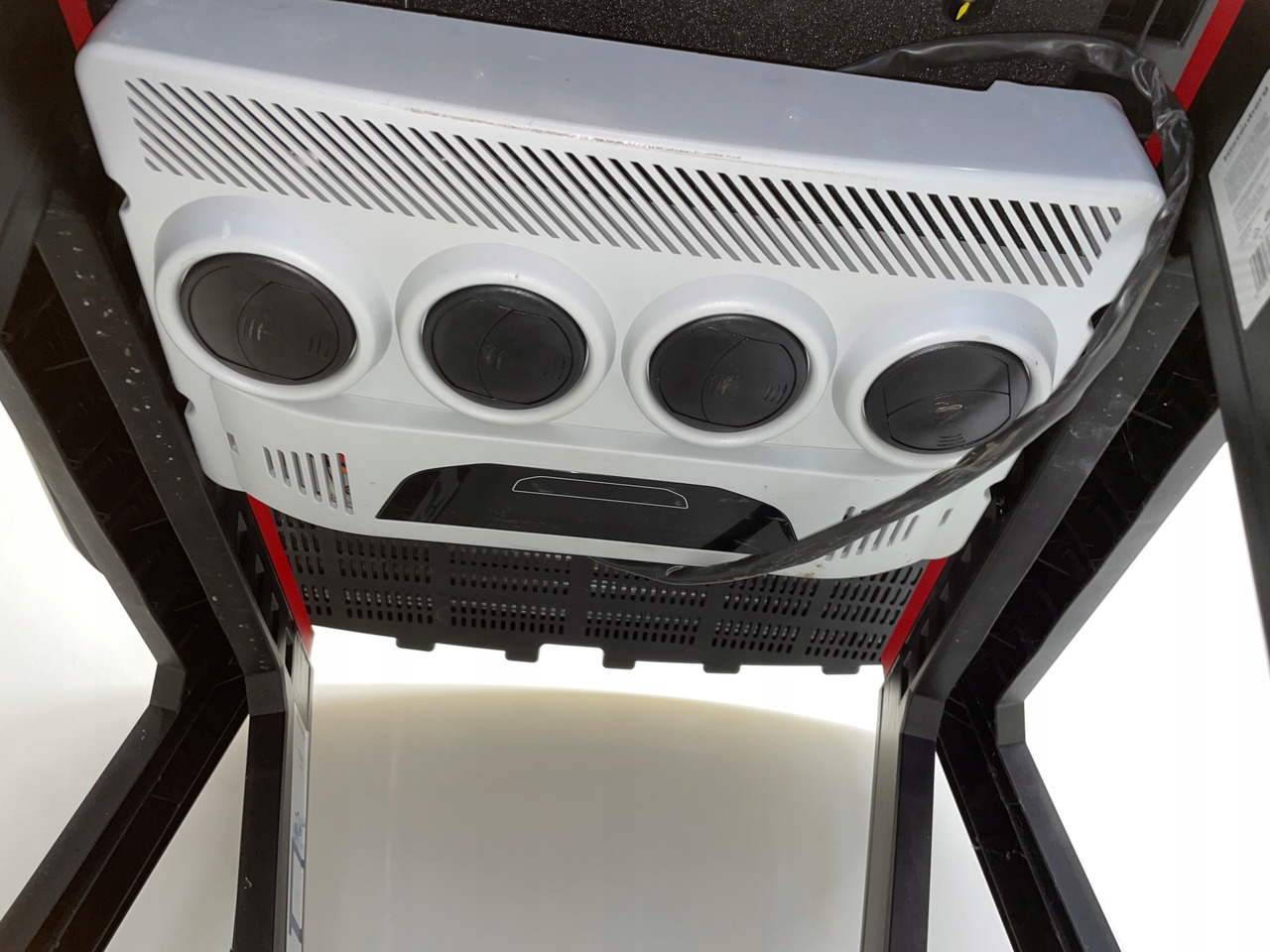 KLIMATYZACJA POSTOJOWA SLIM SCANIA NTG MC2358116 - A/C compressor for Truck: picture 5 KLIMATYZACJA POSTOJOWA SLIM SCANIA NTG MC2358116 - A/C compressor for Truck: picture 5