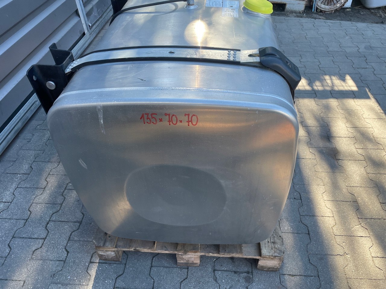 KOMPLETNY ZBIORNIK PALIWA MAN TGX TGS 580 L 81122016936 - Fuel tank for Truck: picture 3 KOMPLETNY ZBIORNIK PALIWA MAN TGX TGS 580 L 81122016936 - Fuel tank for Truck: picture 3