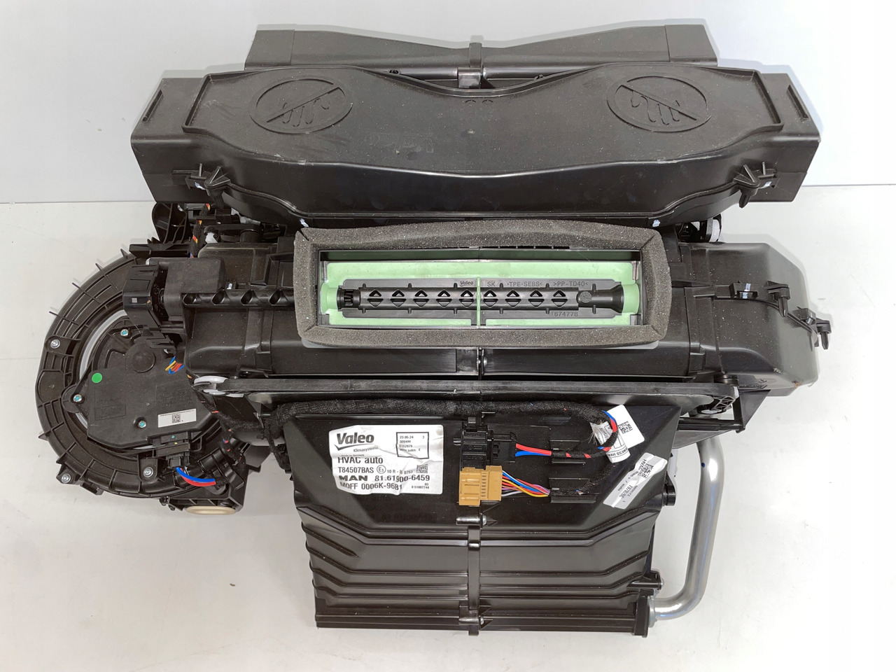 NAGRZEWNICA MAN TG3 TGX 3 TGX-3 81619006459 - Blower motor for Truck: picture 2 NAGRZEWNICA MAN TG3 TGX 3 TGX-3 81619006459 - Blower motor for Truck: picture 2