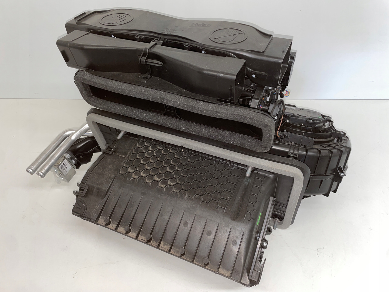 NAGRZEWNICA MAN TG3 TGX 3 TGX-3 81619006459 - Blower motor for Truck: picture 3 NAGRZEWNICA MAN TG3 TGX 3 TGX-3 81619006459 - Blower motor for Truck: picture 3